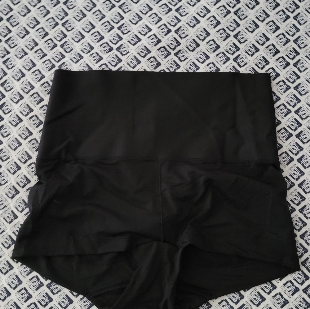 NWOT sample SHAPE wear size M